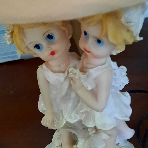 Brand New Table Lamp With Handmade Flowers Shade. - Picture 3 of 4